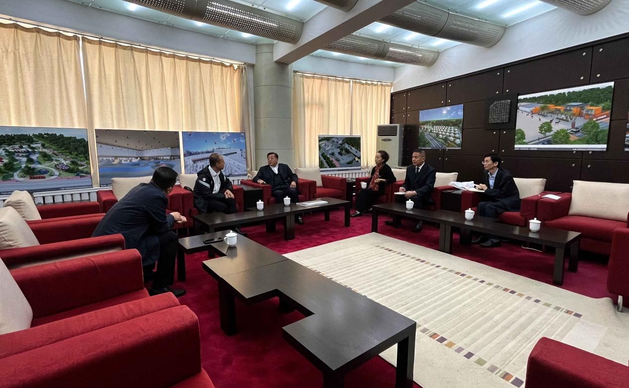 16.吉林省体育局训练竞赛处主任及888电子官网集团相关领导出席南山体育项目合作洽谈会（调色调）.png