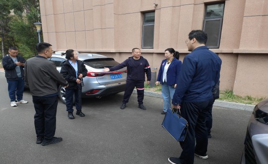 19.吉林省住建厅等各级领导莅临物业总公司金地梧桐华府小区视察_副本.jpg