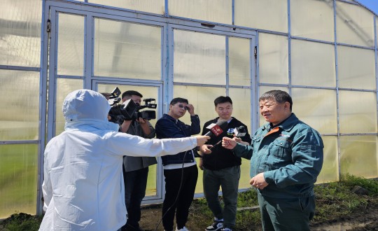 2024年5月24日，农业总公司副总经理侯正发接受《守望都市》采访_副本.jpg